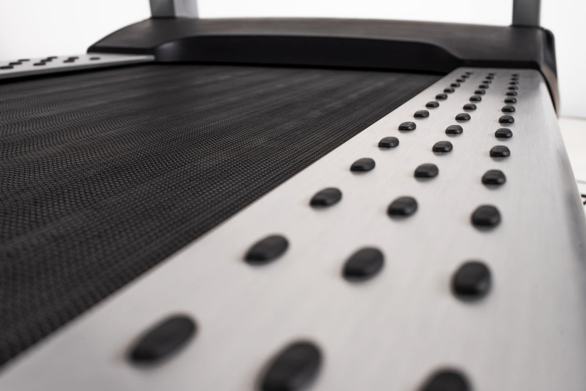 TOORX Laufband mit Touchscreen TRX 9000 EVO TFT